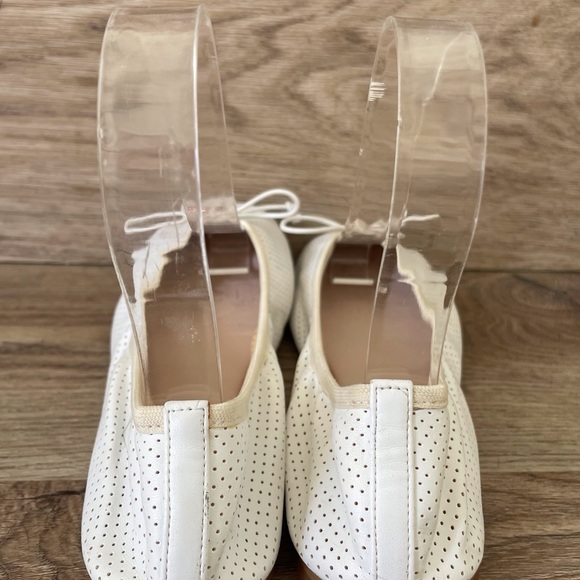 Ruby and Bloom size 3 in kids white flats. - Picture 2 of 4